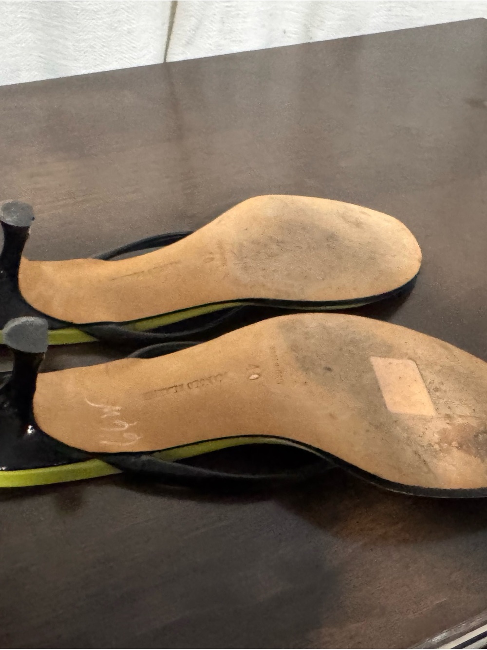 Manolo Blahnik Neon Lime Thong Kitten Heel Sandals with Black Straps - Picture 4 of 4